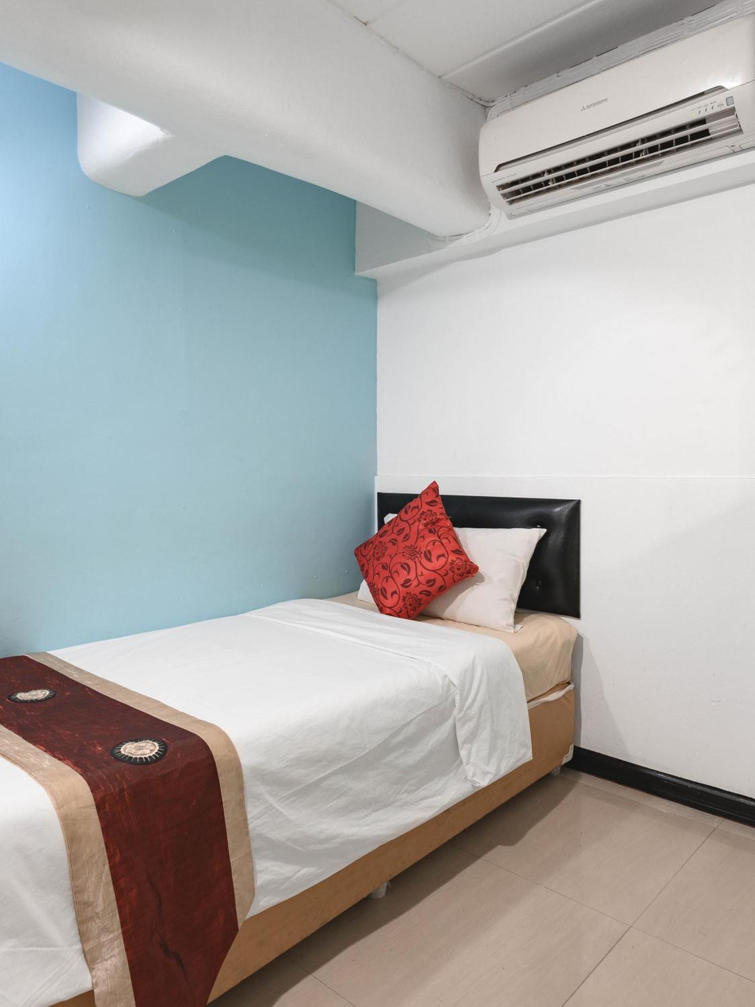Hotel Happio Near Chabad House Bangkok Exterior foto