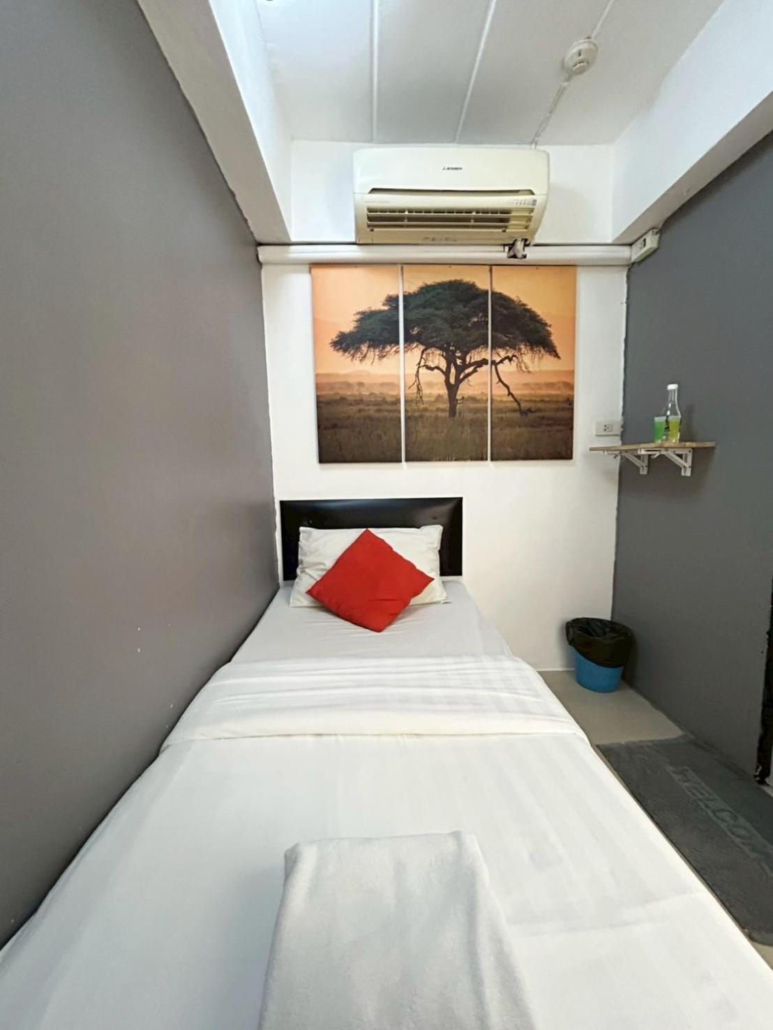 Hotel Happio Near Chabad House Bangkok Exterior foto